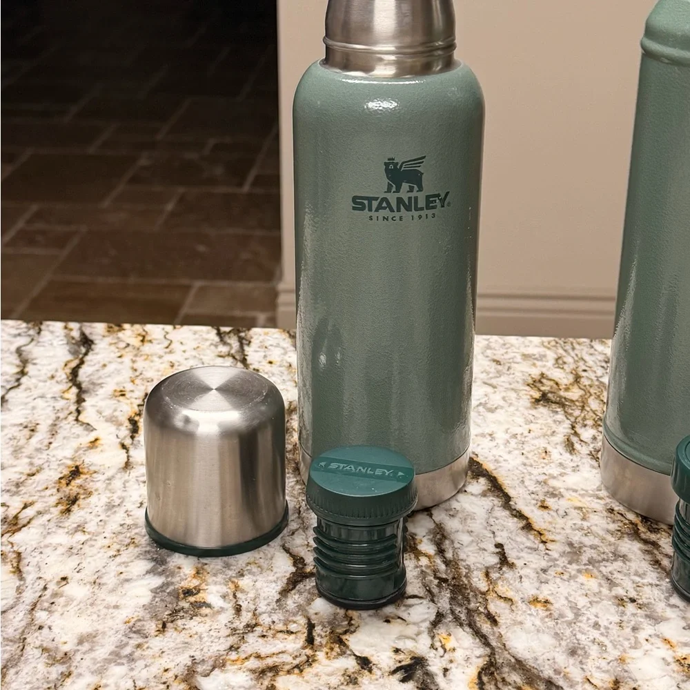 Stanley Classic Green and Silver Stainless Steel 1qt Thermos with lid and cup - Picture 2 of 4